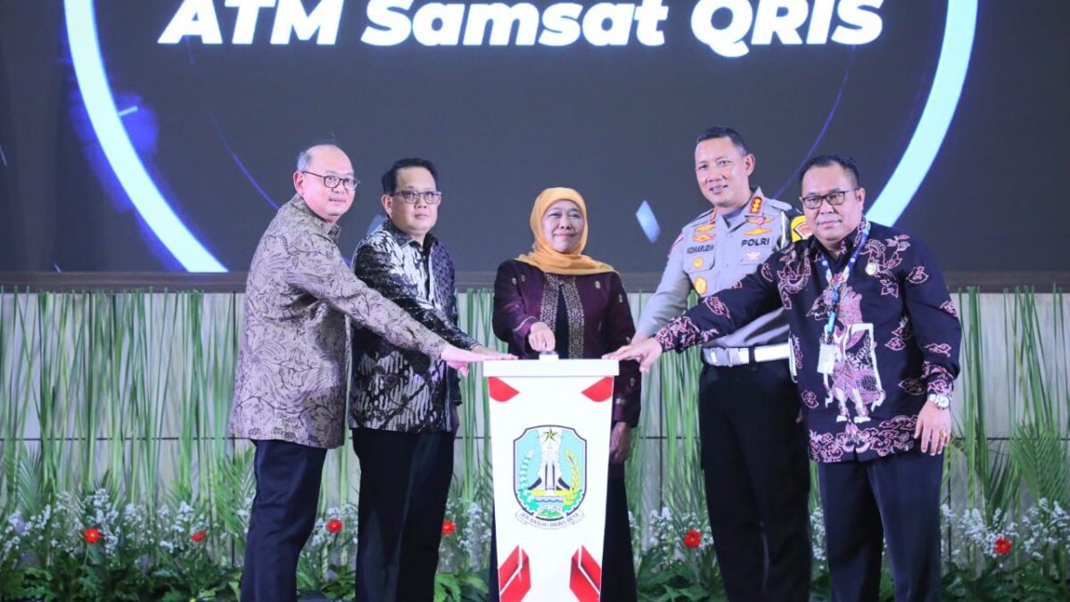 Gubernur Khofifah launching ATM Samsat QRIS pada HUT ke-61 Bapenda Jatim