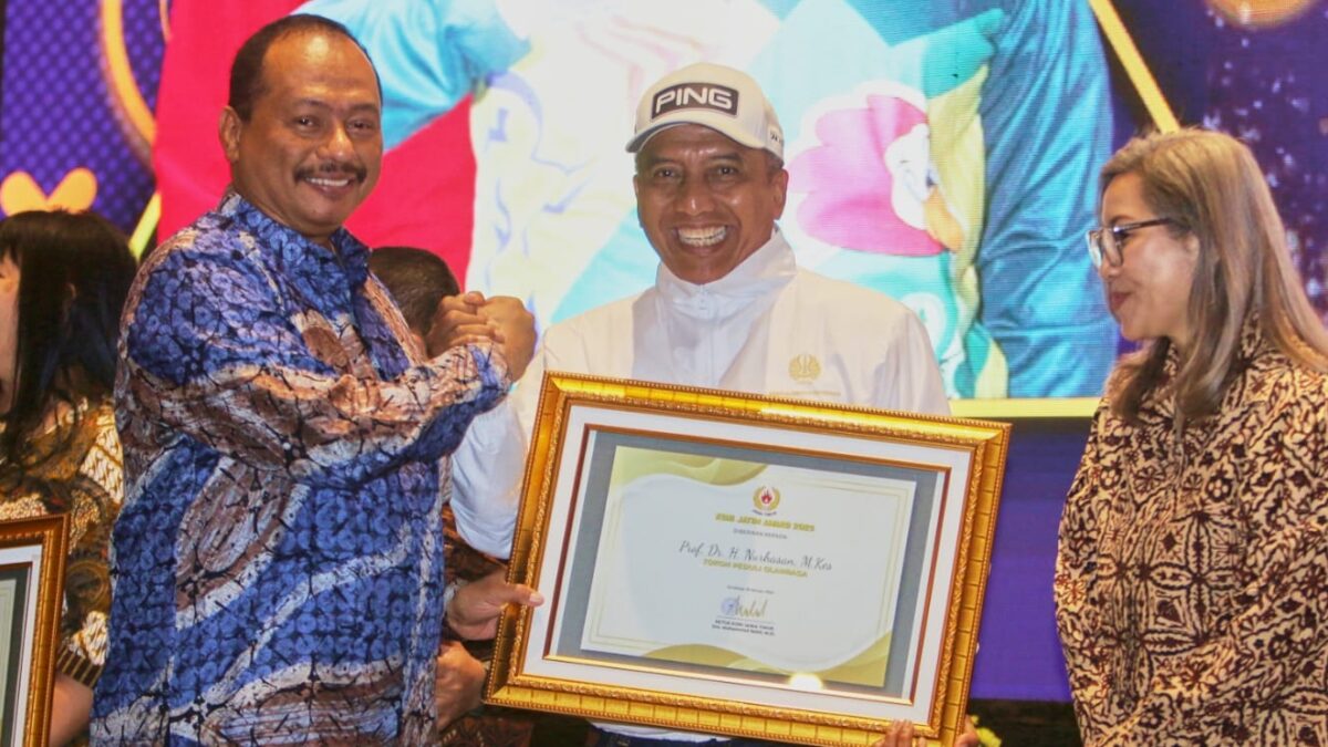 Rektor UNESA Cak Hasan raih KONI Jatim Award 2023 sebagai tokoh peduli olahraga