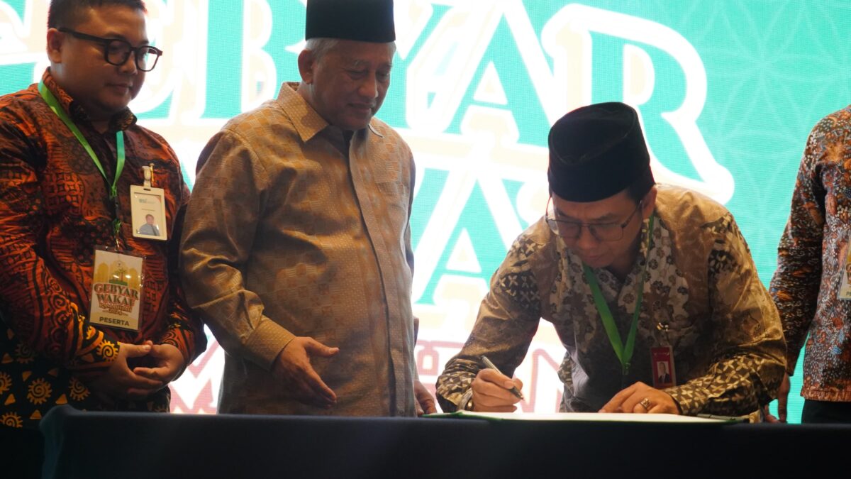 Potensi Rp 180 triliun, bankjatim kolaborasi dengan Badan Wakaf Indonesia angkat ekonomi rakyat
