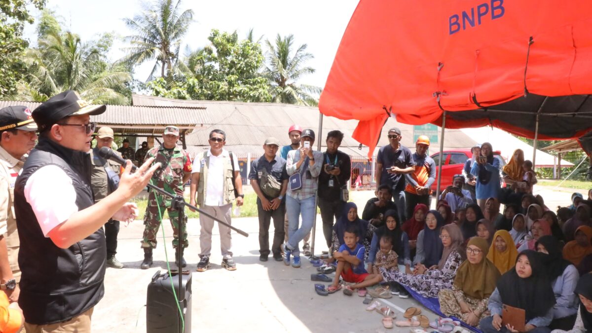 Pj Gubernur Jatim ajak Kepala BNPB tinjau dampak gempa dan temui pengungsi di Pulau Bawean