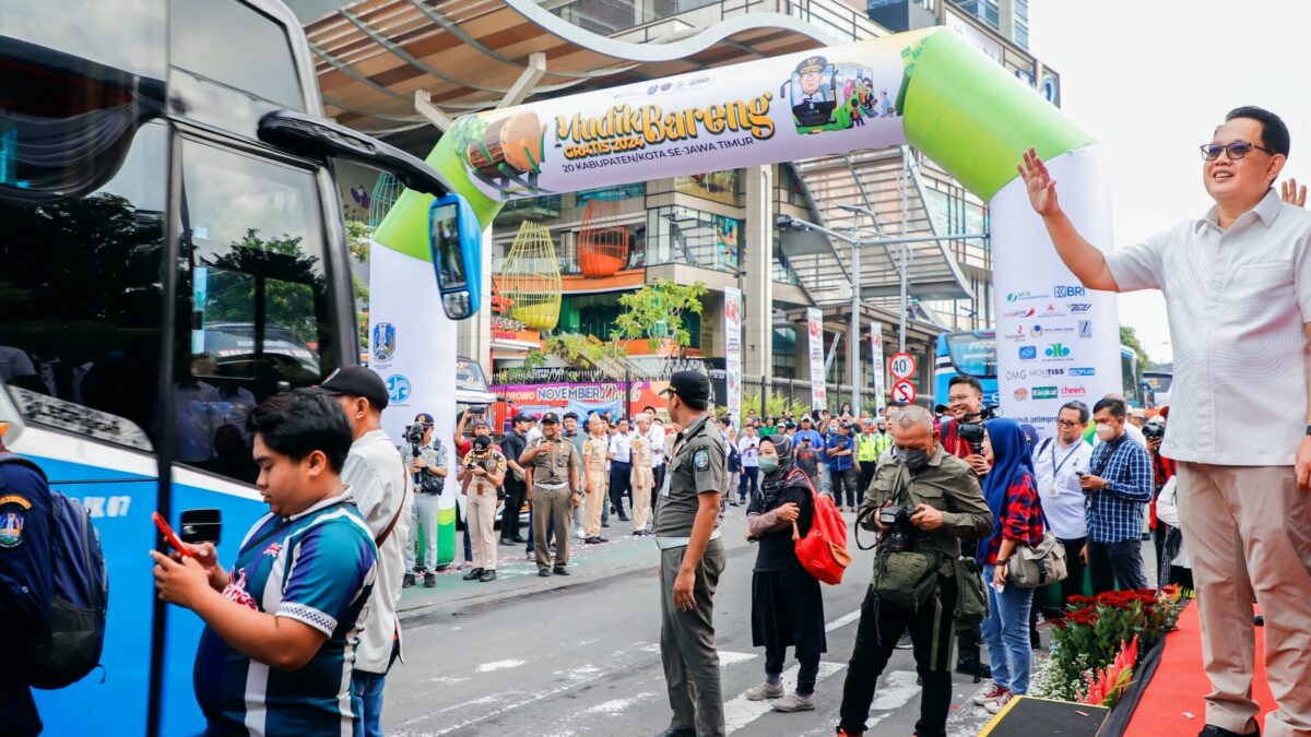 PJ Gubernur Jatim berangkatkan 96 Bus Mudik Bareng